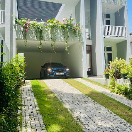 Oesis - Stylish Villa Steps From Historic Galle Fort Eksteriør bilde