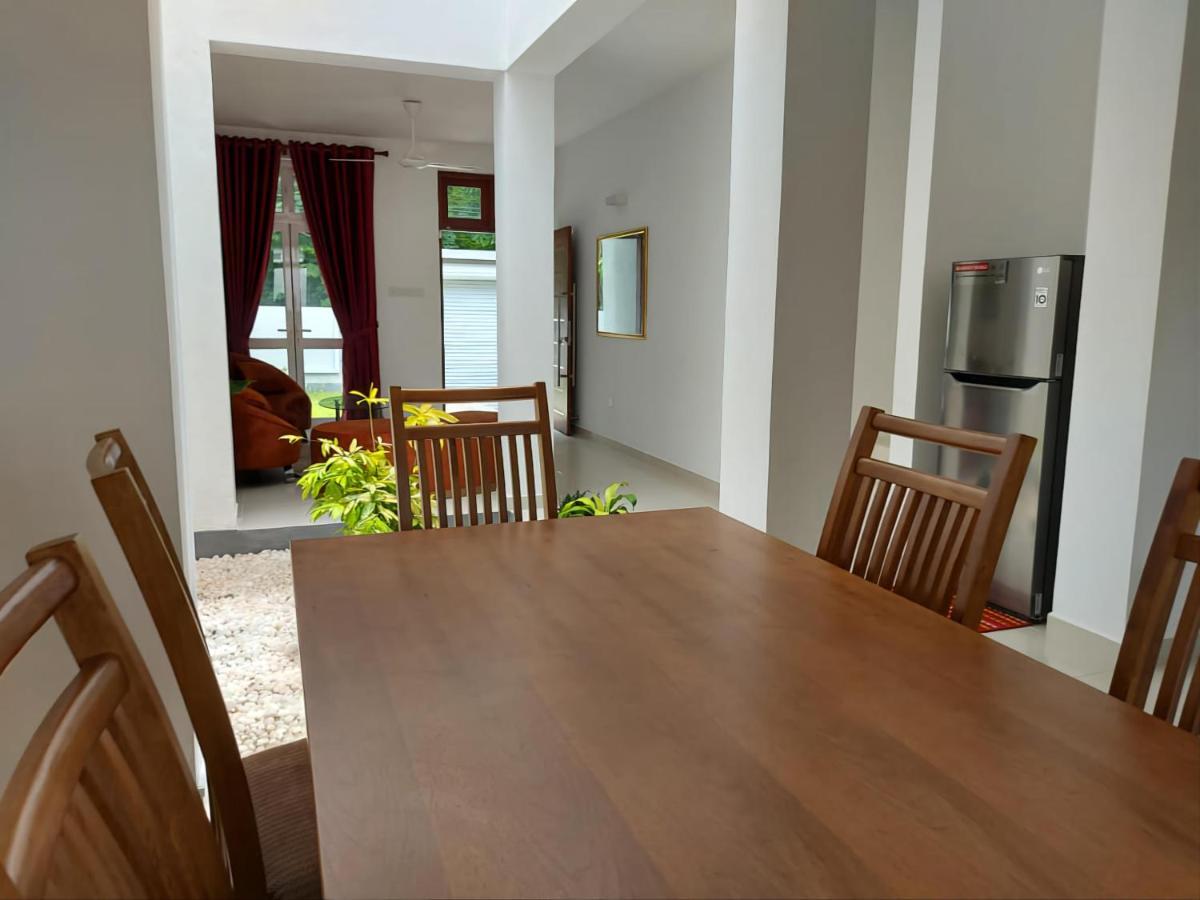 Oesis - Stylish Villa Steps From Historic Galle Fort Eksteriør bilde